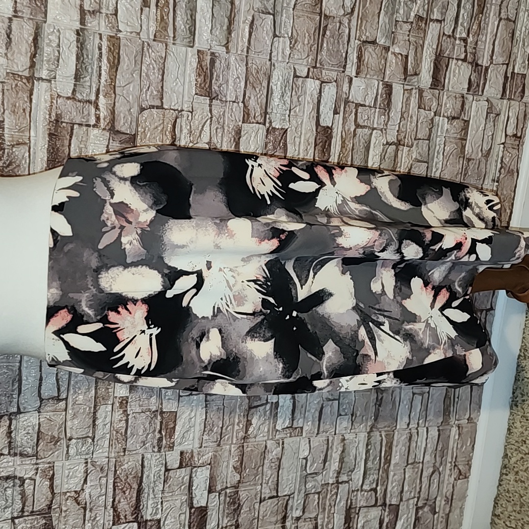 Ellen Tracy Floral Print Skirt Brand New